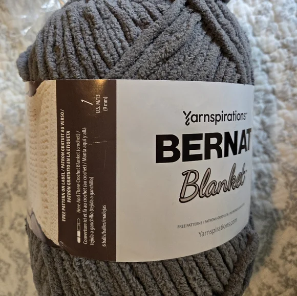 Bernat Blanket Yarn - Dark Gray 10.5 Oz Ea Skein - Picture 7 of 9
